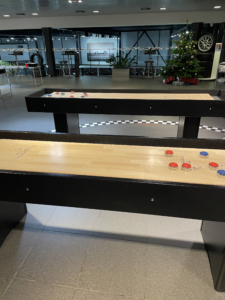 Lej Shuffleboard hos Olsen-Festudlejning